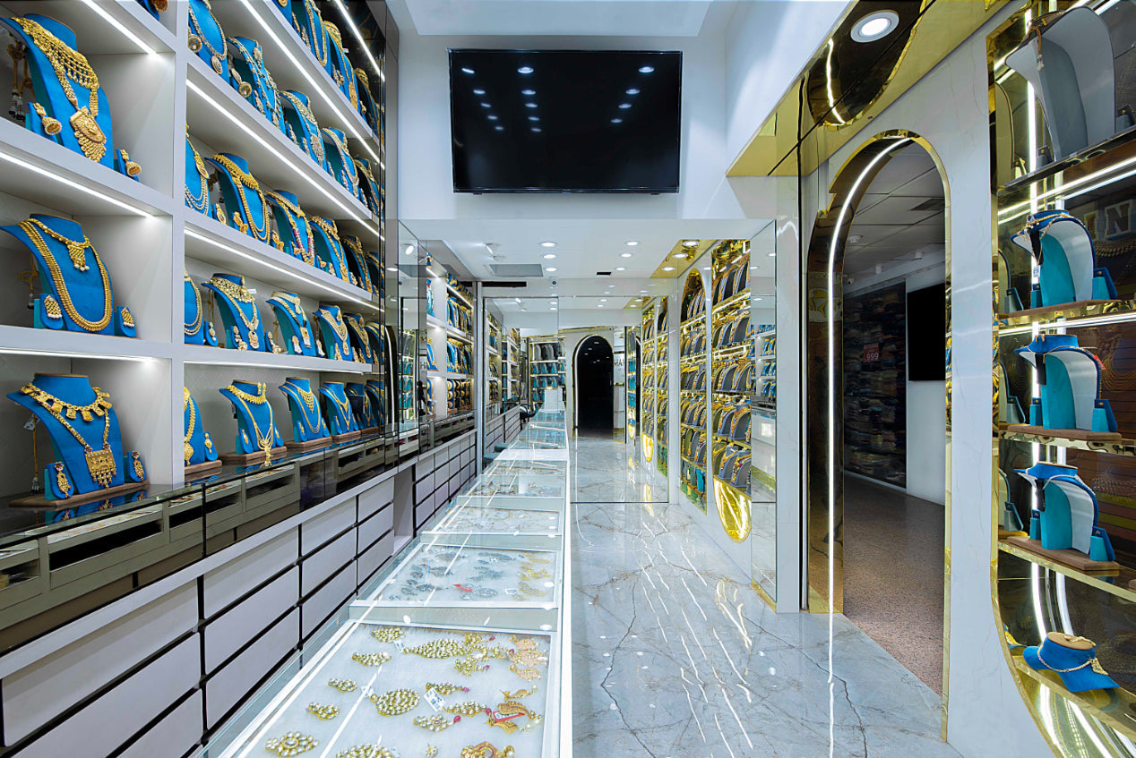 A jewellery store with a functional resource efficiency implied in a catchy facade